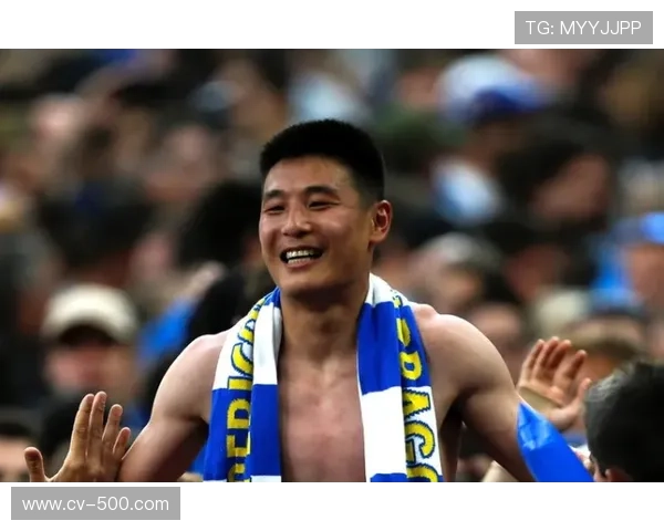 尼斯前锋单刀射门中柱，错过扳平良机主帅场边掩面叹息